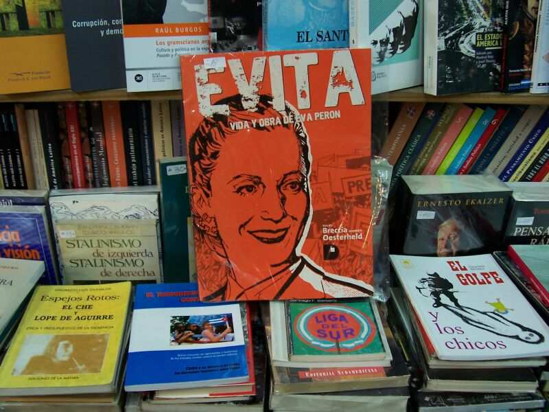 PASEO POR BUENOS AIRES RECORDANDO A EVITA