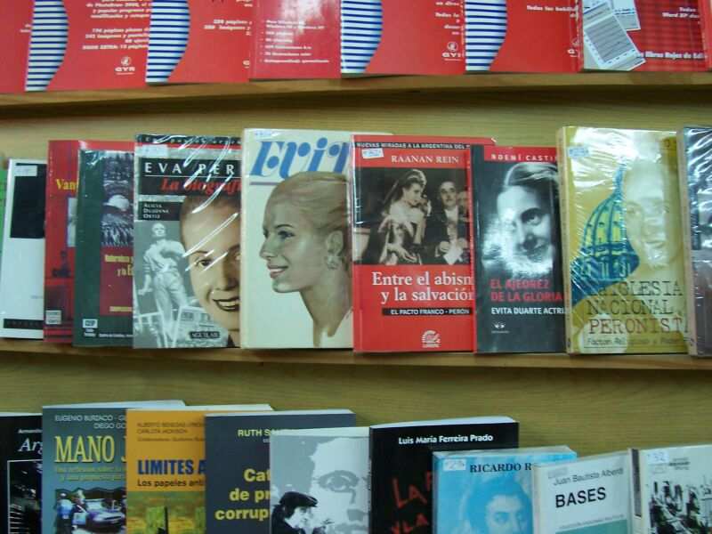 PASEO POR BUENOS AIRES RECORDANDO A EVITA