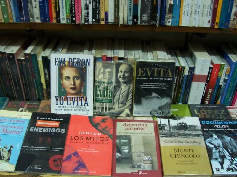 PASEO POR BUENOS AIRES RECORDANDO A EVITA