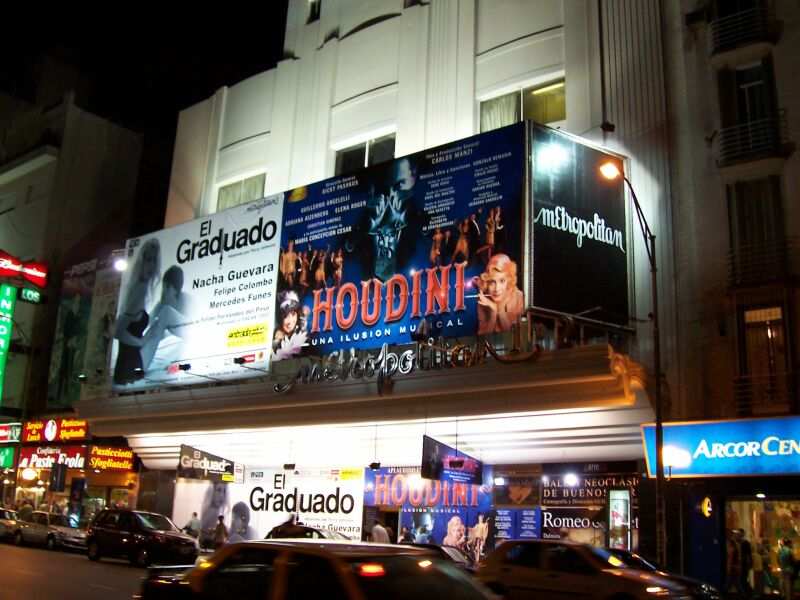 PASEO POR BUENOS AIRES RECORDANDO A EVITA