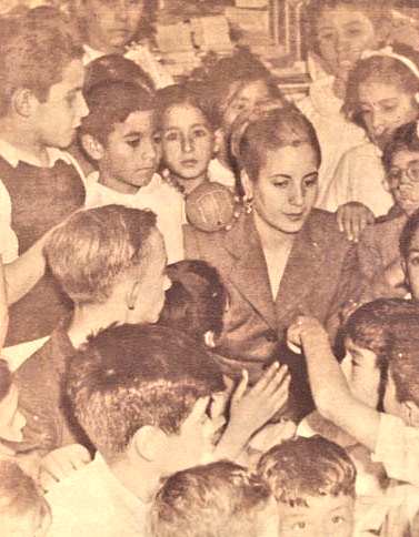 EVITA ENTRE JUVENTUD