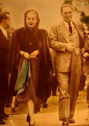EVITA PASEANDO CON PERON