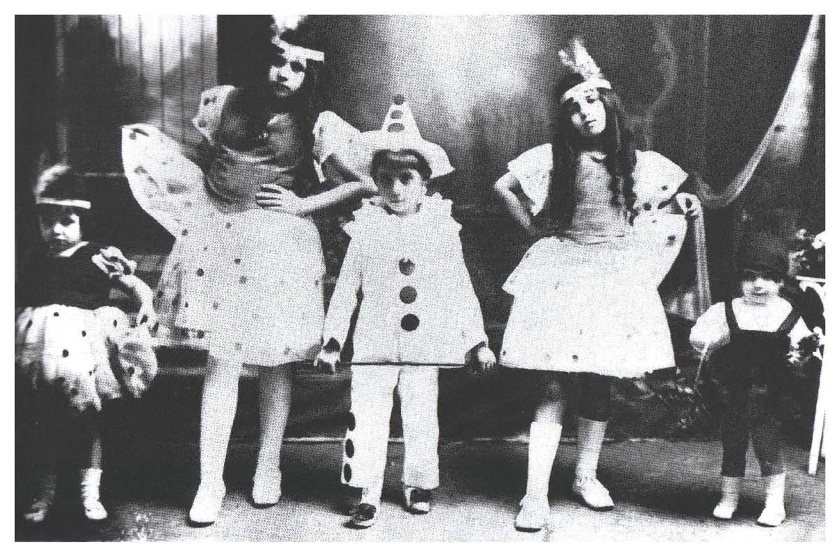 eVITA Y SUS HERMANOS