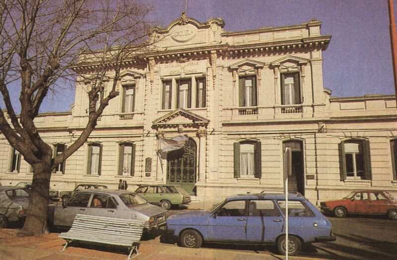 ESCUELA CATALINA LARRART