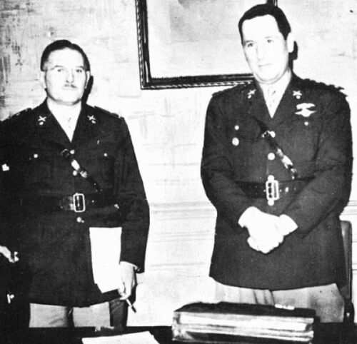 El coronel Juan Domingo Pern y su eficaz colaborador, el teniente coronel Domingo Alfredo Mercante. Secretara de Trabajo y Previsin. Ao 1943