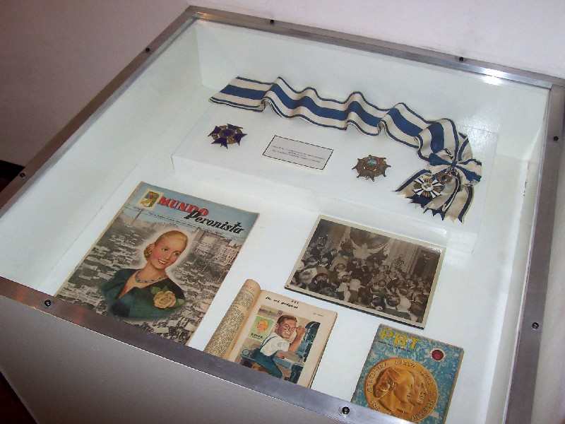 PASEO POR BUENOS AIRES RECORDANDO A EVITA