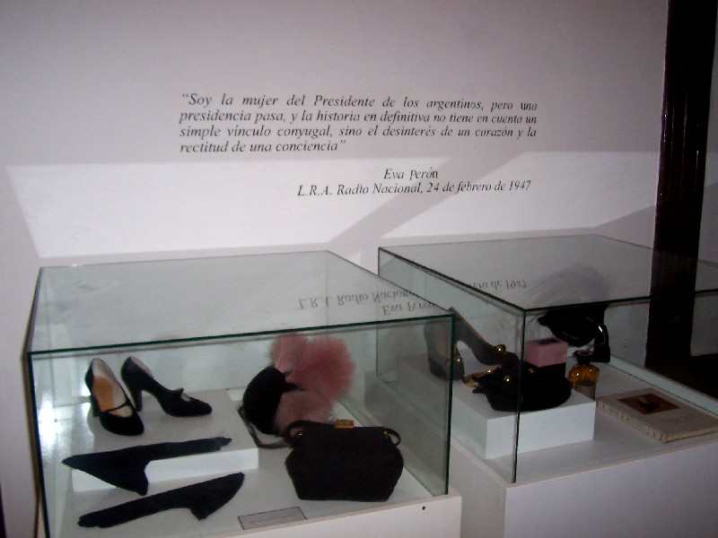 PASEO POR BUENOS AIRES RECORDANDO A EVITA