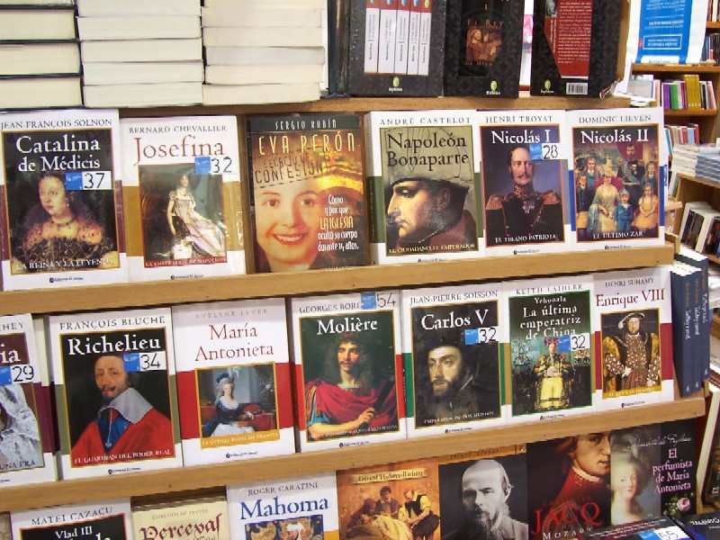 PASEO POR BUENOS AIRES RECORDANDO A EVITA